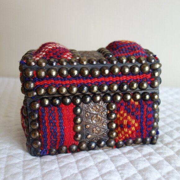 Handmade Turkish Kilim Rug Studded Wooden Hinged Chest / Box - Picture 1 of 8